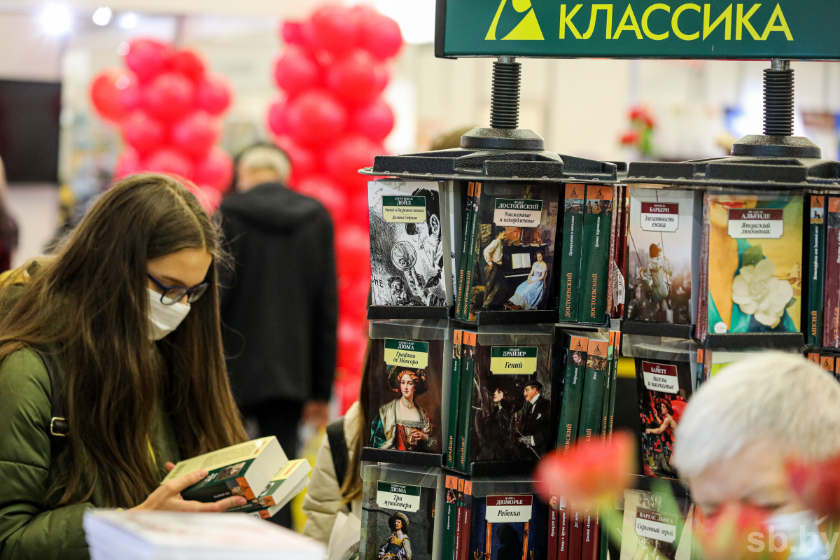 Самые популярные и покупаемые книги на минской книжной выставке